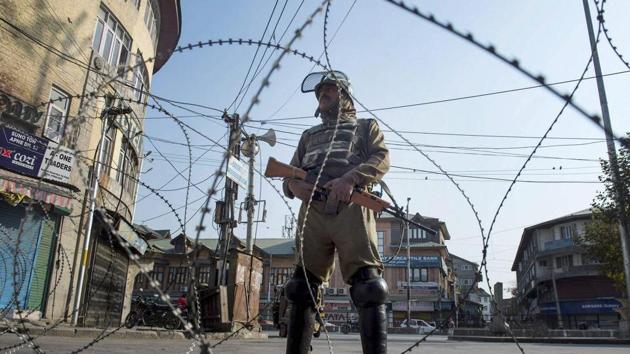 A security jawan stands guard during restrictions and strike in Srinagar.(PTI File Photo)