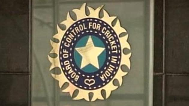 Ahead of the crucil IPL meeting by BCCI officials, it has been learnt that the high profile franchises , apart from the right to match, are keen for retaining as many as four old players, but the board is not convinced. (HT Photo) Ahead of the crucil IPL meeting by BCCI officials, it has been learnt that the high profile franchises , apart from the right to match, are keen for retaining as many as four old players, but the board is not convinced. (HT Photo)