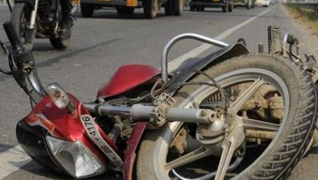 The victim fell off the bike after the bike hit a broken speedbreaker. (HT File / Photo for representational purpose only) The victim fell off the bike after the bike hit a broken speedbreaker. (HT File / Photo for representational purpose only)