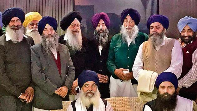 Acting parallel jathedar of Akal Takht Dhian Singh Mand (sitting, left) and parallel jathedar of Takht Damdama Sahib Baljit Singh Daduwal (right) with others on Saturday. (HT PHOTO) Acting parallel jathedar of Akal Takht Dhian Singh Mand (sitting, left) and parallel jathedar of Takht Damdama Sahib Baljit Singh Daduwal (right) with others on Saturday. (HT PHOTO)