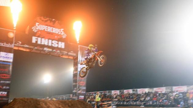 The SX junior category witnessed a close three-way fight between Pune lads Yuvraj Konde Deshmukh (Pashankar Racing), Karan Karle (PB Racing) and Devraj Kolhara of Sri Lanka representing Team Greeshm. (Pratham Gokhale/HT Photo) 