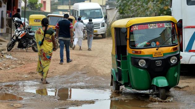 Analysts say plastic roads will not only withstand future monsoon damage but will also solve the problem of disposing of non-recyclable plastic. Each kilometre of a single-lane tar road can consume one tonne of plastic waste, and the plastic can double or even triple the life of the road”.(AFP) Analysts say plastic roads will not only withstand future monsoon damage but will also solve the problem of disposing of non-recyclable plastic. Each kilometre of a single-lane tar road can consume one tonne of plastic waste, and the plastic can double or even triple the life of the road”.(AFP)