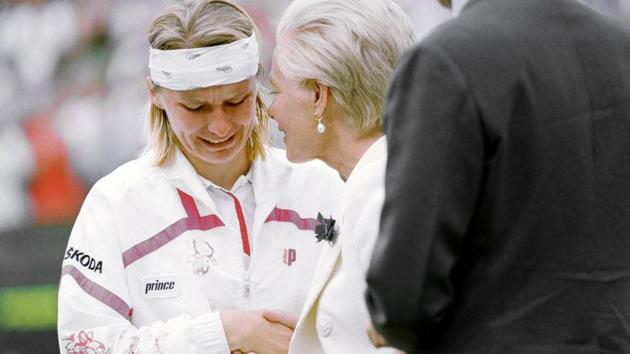 Jana Novotna breaks down and weeps as she accepts the loser's plate from the Duchess of Kent after losing the 1993 Wimbledon singles final.(AP)