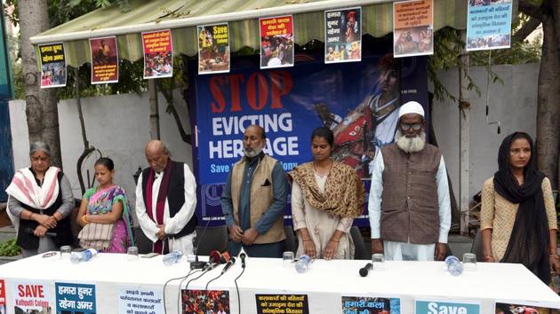 Residents of the Kathputli Colony observed a silent vigil at Press Club of India on November 18. (Sonu Mehta/HT PHOTO) Residents of the Kathputli Colony observed a silent vigil at Press Club of India on November 18. (Sonu Mehta/HT PHOTO)