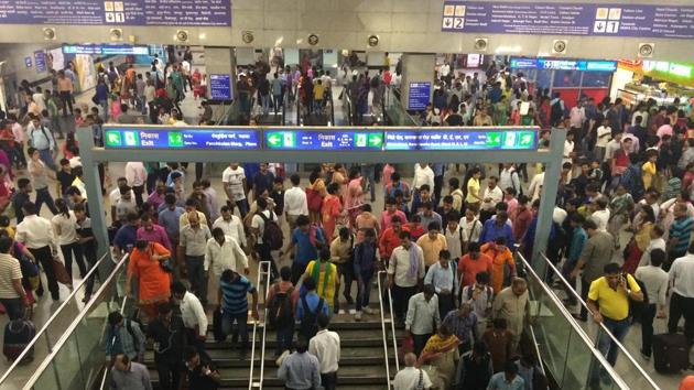 Police personnel will now be present at booths at 23 Metro stations from 9am to 5pm. The facility will be made round-the-clock later and extended to all stations.(Saumya Khandelwal/HT PHOTO)