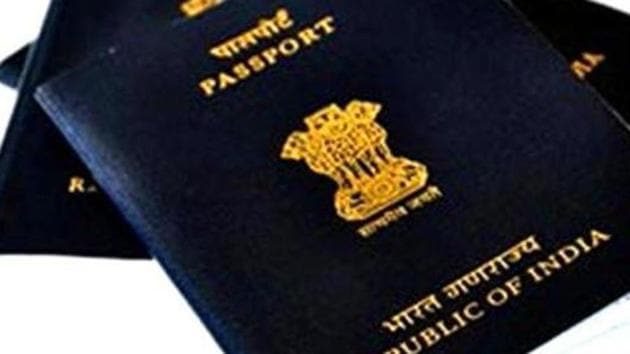 India stopped issuing handwritten passports in 2001. But over a lakh of them with 20-year validity were issued between I997 and 2000 and are reportedly still in circulation. India stopped issuing handwritten passports in 2001. But over a lakh of them with 20-year validity were issued between I997 and 2000 and are reportedly still in circulation.