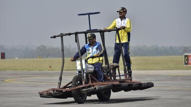 Subedar Rampal Yadav steered the 20-year-old old 500cc Royal Enfield motorcycle rigged with a custom frame while Major Bunny Sharma led the record breaking team. On Sunday, the team was chasing its own record of 56 men attempting a similar feat in 2010. (Arijit Sen / HT Photo) Subedar Rampal Yadav steered the 20-year-old old 500cc Royal Enfield motorcycle rigged with a custom frame while Major Bunny Sharma led the record breaking team. On Sunday, the team was chasing its own record of 56 men attempting a similar feat in 2010. (Arijit Sen / HT Photo)