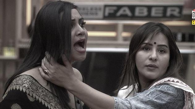 Arshi Khan got really angry at Priyank Sharma. Arshi Khan got really angry at Priyank Sharma.