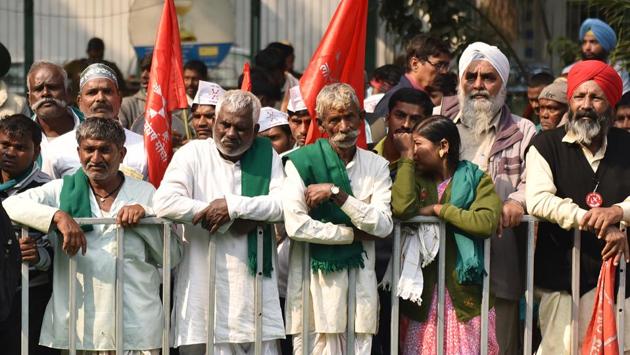 A two-day ‘Kisan Mukti Sansad’ or a mock Parliament session also began where two “Bills” were tabled, on crop loan waivers and remunerative prices for farm produce, to highlight government apathy towards the farming community. The Bills will be sent to the PM once “passed” following a debate between farmers, activists and political leaders. (Sanchit Khanna / HT Photo)