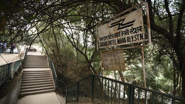 A view of the entrance to the Sardar Patel Marg Ring Railway Station in New Delhi. Over the years, deserted, dilapidated stations have become home to a motley cast of characters including vagrants, beggars, homeless, drug addicts and petty criminals.  Tilak Raj, a frequent commuter describes Brar Square and Dayabasti stations as the ‘filthiest’ and a ‘den of criminals.’ (Vipin Kumar / HT Photo) 