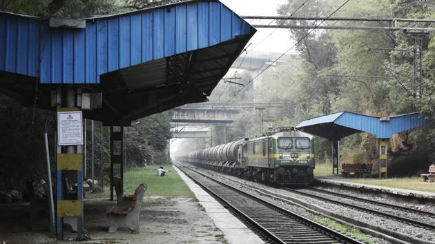 The primary reasons for the failure of the railway include poor connectivity to stations, and a lack of integration with the Delhi Metro or bus stops. With a surge in the metro’s ticket prices, for those of low income these trains still serve as viable option because of lower costs, although it often means reaching work at irregular times. (Vipin Kumar / HT Photo) 