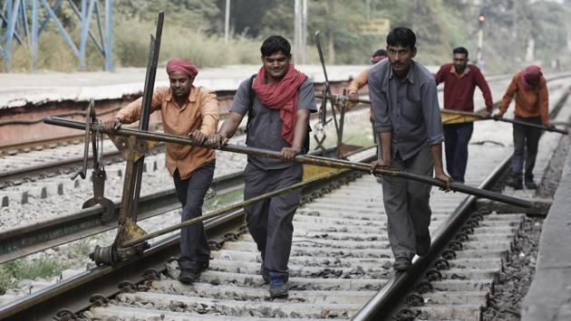 RN Singh, divisional railway manger (Delhi), says the plans to revive it may have been delayed but not shelved. However his comment fails to convince or provide relief to commuters who have lost all hope in the government’s ability to convert words into actions.  (Vipin Kumar / HT Photo) 