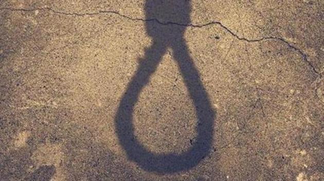 On November 16, Pratiksha hanged herself in her house in Saki Naka, leaving behind a suicide note in which she blamed her boyfriend and his mother. On November 16, Pratiksha hanged herself in her house in Saki Naka, leaving behind a suicide note in which she blamed her boyfriend and his mother.