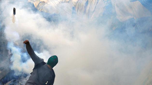 A stone pelter throws a tear gas canister back at police during disturbances in Srinagar, Kashmir, India, May 19, 2017 (REUTERS) A stone pelter throws a tear gas canister back at police during disturbances in Srinagar, Kashmir, India, May 19, 2017 (REUTERS)