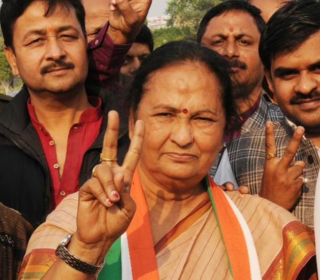 It’s a surprise for morning walkers at 6.40am, just a few minutes after sunrise, as Congress’s mayoral candidate Prema Awasthi greets them at Swarna Jayanti Park, Lucknow. (Subhankar Chakraborty/HT PHOTO) It’s a surprise for morning walkers at 6.40am, just a few minutes after sunrise, as Congress’s mayoral candidate Prema Awasthi greets them at Swarna Jayanti Park, Lucknow. (Subhankar Chakraborty/HT PHOTO)