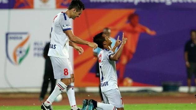 Delhi Dynamos’ Lallianzuala Chhangte celebrates a goal against FC Pune City in Indian Super League. Delhi won the game 3-2. (ISL / SPORTZPICS)