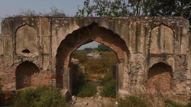 Mehram Nagar ruins are the neglected remains of one of over hundred inns constructed in 17th century to comfort weary travellers. .(Vipin Kumar/HT PHOTO) Mehram Nagar ruins are the neglected remains of one of over hundred inns constructed in 17th century to comfort weary travellers. .(Vipin Kumar/HT PHOTO)