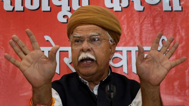 Founder of Karni Sena Lokendra Singh Kalvi addressing the media at Press Club in New Delhi.(Sonu Mehta/HT PHOTO) Founder of Karni Sena Lokendra Singh Kalvi addressing the media at Press Club in New Delhi.(Sonu Mehta/HT PHOTO)