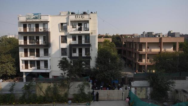 Police said no one was injured despite multiple shots being fired by both the sides in a residential neighbourhood that is located close to Dwarka Mor Metro station. (Vipin KUmar/HT PHOTO) Police said no one was injured despite multiple shots being fired by both the sides in a residential neighbourhood that is located close to Dwarka Mor Metro station. (Vipin KUmar/HT PHOTO)