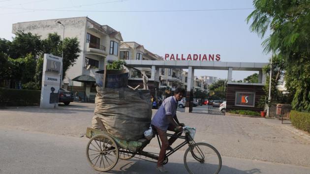 MCG officials said that the responsibility to collect waste from doorsteps and transport the same to designated sites via e-rickshaws will lie with the concessionaire. (Parveen Kumar/HT Photo)