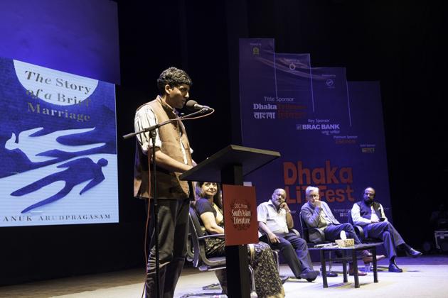 Anuk Arudpragasam accepting the US$25,000 DSC Prize at the Dhaka Lit Fest 2017. (Courtesy DLF) Anuk Arudpragasam accepting the US$25,000 DSC Prize at the Dhaka Lit Fest 2017. (Courtesy DLF)
