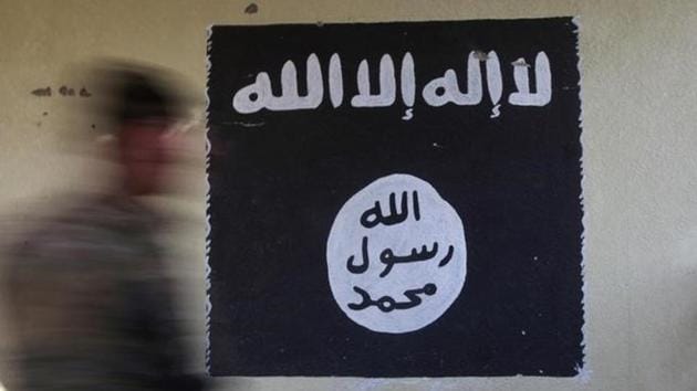 A member of the Iraqi rapid response forces walks past a wall painted with the black flag commonly used by Islamic State militants, in Mosul, Iraq, January 8, 2017. (Reuters File Photo) A member of the Iraqi rapid response forces walks past a wall painted with the black flag commonly used by Islamic State militants, in Mosul, Iraq, January 8, 2017. (Reuters File Photo)