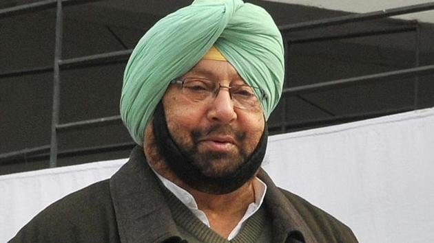 Chairing the maiden meeting, Punjab CM Amarinder Singh asked the excise department to check on the feasibility of government intervention in liquor trade. (HT File) Chairing the maiden meeting, Punjab CM Amarinder Singh asked the excise department to check on the feasibility of government intervention in liquor trade. (HT File)