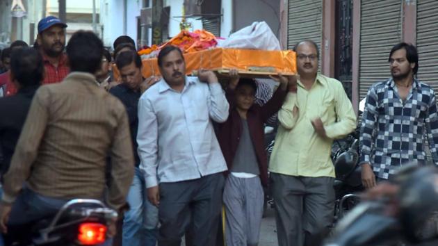 Grieving relatives and acquaintance join Chetan Kumar Saini’s funeral procession in Jaipur on Friday. His body was found hanging from the ramparts of the Nahargarh Fort on Friday. (Prabhakar Sharma/HT Photo) Grieving relatives and acquaintance join Chetan Kumar Saini’s funeral procession in Jaipur on Friday. His body was found hanging from the ramparts of the Nahargarh Fort on Friday. (Prabhakar Sharma/HT Photo)