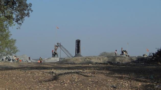 The stone crusher owner and his associates obstructed a team of the CPCB from inspecting the impact of stone quarrying near the Ganga River in Uttarakhand’s Haridwar.(Representative Picture/HT File Photo.)