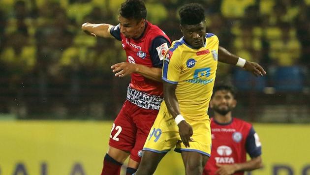 Emerson Gomes De Moura of Jamshedpur FC and Courage Pekuson of Kerala Blasters FC in action during an Indian Super League match at the Jawaharlal Nehru Stadium in Kochi on Friday.(ISL / SPORTZPICS)