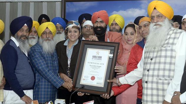 Representatives of 'World Book of Records' handing over certificate for 'most visited place of the world' award given to Golden Temple, to SGPC officials at Amritsar on Friday(Sameer Sehgal)