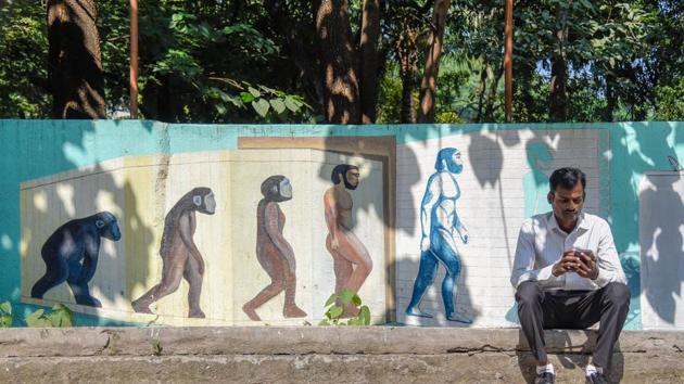 A man checks his phone on the backdrop of a wall mural in Pune on Wednesday, November 1, 2017. (Sanket Wankhade / HT Photo) A man checks his phone on the backdrop of a wall mural in Pune on Wednesday, November 1, 2017. (Sanket Wankhade / HT Photo)