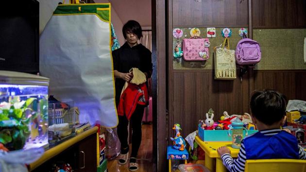 “Supermom”, Miao gets her son ready for school. A title bout remains a distant dream but Miao --who fights to support the three-year-old son she calls “Peanut”-- is among a growing number of Chinese fighters, fuelling predictions of an MMA explosion in the land associated with martial arts. (Chandan Khanna / AFP) “Supermom”, Miao gets her son ready for school. A title bout remains a distant dream but Miao --who fights to support the three-year-old son she calls “Peanut”-- is among a growing number of Chinese fighters, fuelling predictions of an MMA explosion in the land associated with martial arts. (Chandan Khanna / AFP)