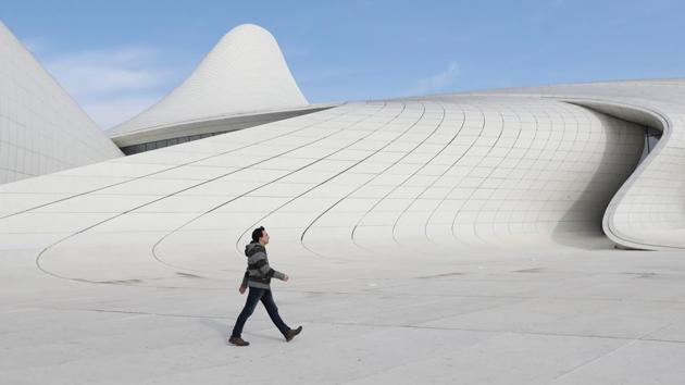 A man walks outside the Heydar Aliyev Center in Baku, Azerbaijan on November 21, 2017. (Peter Cziborra / REUTERS) A man walks outside the Heydar Aliyev Center in Baku, Azerbaijan on November 21, 2017. (Peter Cziborra / REUTERS)