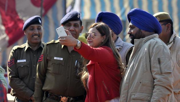 A woman clicking selfies with Chandigarh Police personnel. (Ravi Kumar/HT)