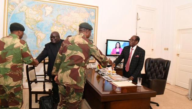 Zimbabwe's President Robert Mugabe meets with senior members of the Zimbabwe Defence Forces and police at State House in Harare, Zimbabwe November 19, 2017. (REUTERS File Photo) Zimbabwe's President Robert Mugabe meets with senior members of the Zimbabwe Defence Forces and police at State House in Harare, Zimbabwe November 19, 2017. (REUTERS File Photo)