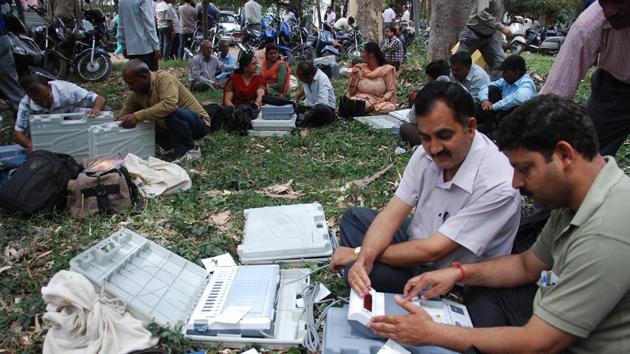 ULB polls are scheduled to be held in Uttarakhand by April next year. The previous civic polls were held in 2013 through the EVMs at some ULBs and ballot papers at most others. (HT File) ULB polls are scheduled to be held in Uttarakhand by April next year. The previous civic polls were held in 2013 through the EVMs at some ULBs and ballot papers at most others. (HT File)