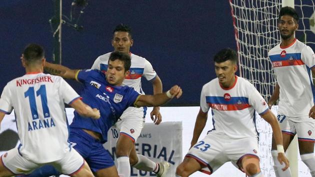 The first half ended with the score goalless. (ISL ) 
