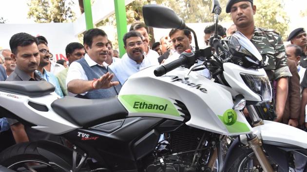 Road and transport minister Nitin Gadkari inaugurating the 'Ethanol One Fuel' workshop organised by CIRT (Central Institute of Road Transport) at Bhosari on Friday. (HT PHOTO) Road and transport minister Nitin Gadkari inaugurating the 'Ethanol One Fuel' workshop organised by CIRT (Central Institute of Road Transport) at Bhosari on Friday. (HT PHOTO)