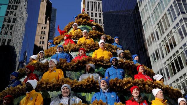 People sing carols in the Macy's Singing Christmas Tree on 6th Avenue during the Macy's Thanksgiving Day Parade in Manhattan, New York. (Andrew Kelly / REUTERS) People sing carols in the Macy's Singing Christmas Tree on 6th Avenue during the Macy's Thanksgiving Day Parade in Manhattan, New York. (Andrew Kelly / REUTERS)