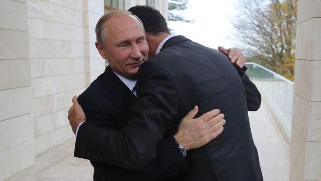 Russia's President Vladimir Putin (L) embraces his Syrian counterpart Bashar al-Assad during a meeting in Sochi on November 20, 2017. (Mikhail Klimentyev / AFP) Russia's President Vladimir Putin (L) embraces his Syrian counterpart Bashar al-Assad during a meeting in Sochi on November 20, 2017. (Mikhail Klimentyev / AFP)