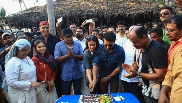 Suriya and Jyothika being welcomed by the cast and crew of Kayamkulam Kochunni.