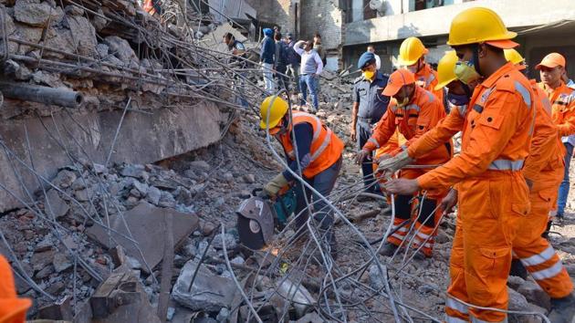 Sukhdev is among the three firemen who were involved in the firefighting operations on November 20 at Gola Plastic Factory when the building came crashing down on them.(HT File)