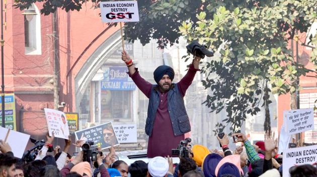 Punjab local bodies minister Navjot Singh Sidhu along with party workers protesting against the GST in Amritsar on Saturday.(Sameer Sehgal/HT)