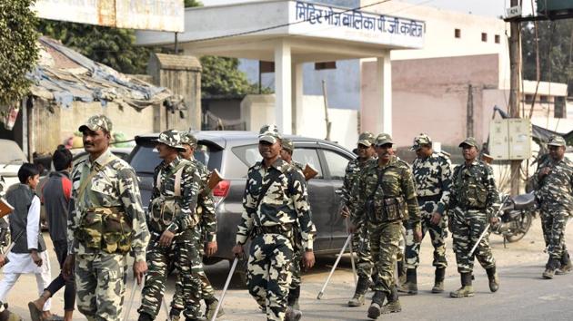 In Dadri, paramilitary forces were seen conducting flag marches to ensure crowd management (Virendra Singh Gosain/HT PHOTO) In Dadri, paramilitary forces were seen conducting flag marches to ensure crowd management (Virendra Singh Gosain/HT PHOTO)