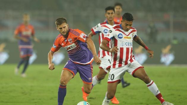 The game started on a cagey note. (ISL) 