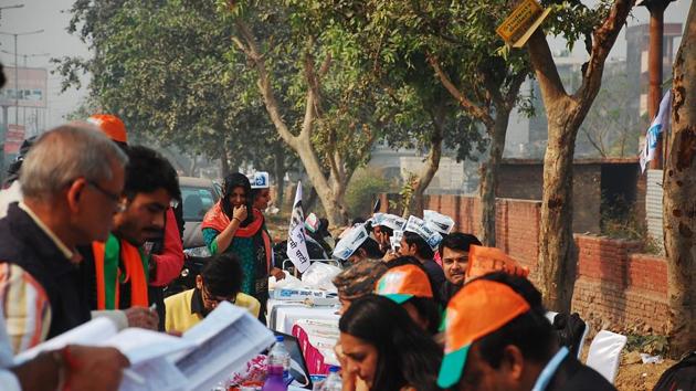 The voter turnout for the Ghaziabad municipal corporation was recorded at 35.4%, estimated around 3.30pm on Sunday. (Peeyush Khandelwal/HT Photo) The voter turnout for the Ghaziabad municipal corporation was recorded at 35.4%, estimated around 3.30pm on Sunday. (Peeyush Khandelwal/HT Photo)