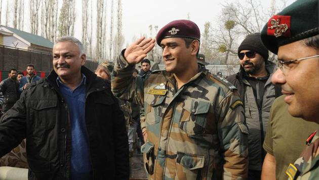 ‘I would like to thank the cricket fans here and I appreciate the love they showered on me’, Dhoni said about the event. (Waseem Andrabi / HT Photo) ‘I would like to thank the cricket fans here and I appreciate the love they showered on me’, Dhoni said about the event. (Waseem Andrabi / HT Photo)