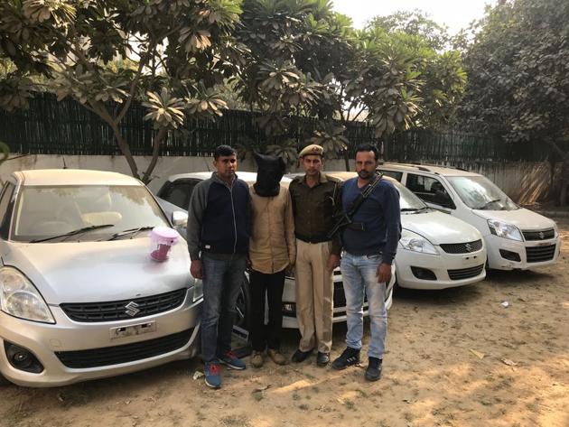 The arrested accused confessed to the involvement of the gang in five such incidents in the city. (HT PHOTO) The arrested accused confessed to the involvement of the gang in five such incidents in the city. (HT PHOTO)