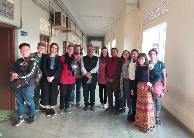 Students of New York based ‘THINK Global School’ with IIT BHU professor PK Mishra in Varanasi.(HT Photo) Students of New York based ‘THINK Global School’ with IIT BHU professor PK Mishra in Varanasi.(HT Photo)